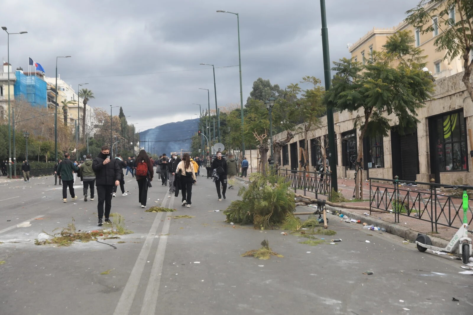 Οργή και αγανάκτηση για τον βανδαλισμό του αρχαιολογικού χώρου του Ολυμπίου Διός και στα Λουλουδάδικα – Έσπασαν μάρμαρα από το ναό